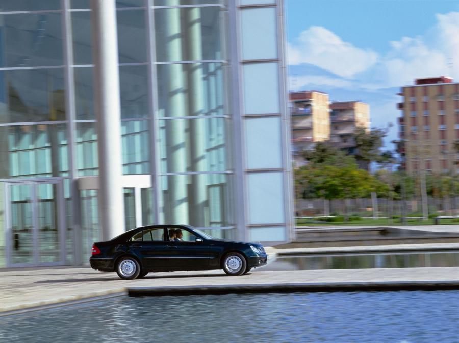  Mercedes-Benz E-Class 2002 года  (фото 339 из 448)